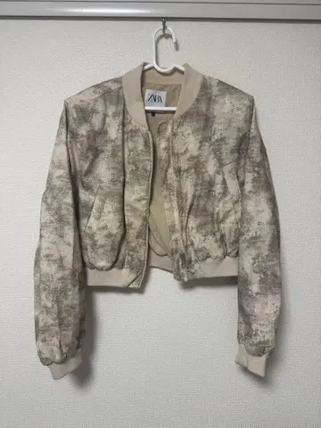 ZARA 크롭 자켓 베이지 계열