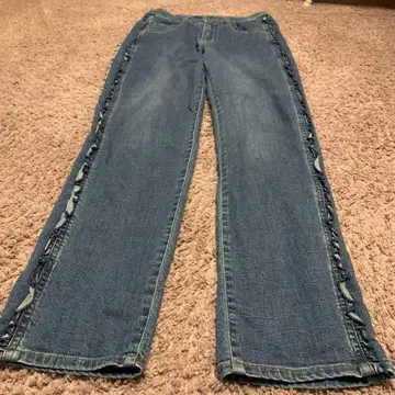 핑크하우스의 프릴 달린 데님 팬츠