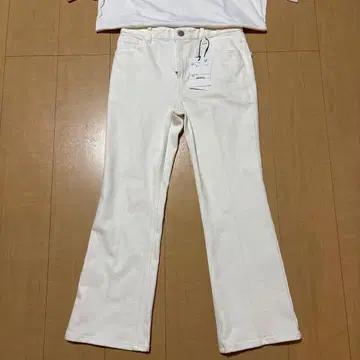 띠어리 팬츠 택 포함 새상품 데님 쉽스 니트 빔즈 스웨터