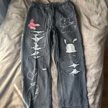 블랙 데님 팬츠 데미지 가공 자수