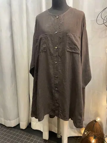 미즈이로 인드 다크 브라운 긴팔 셔츠