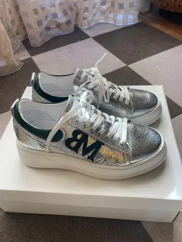 BARI 천연 가죽 실버 스니커즈