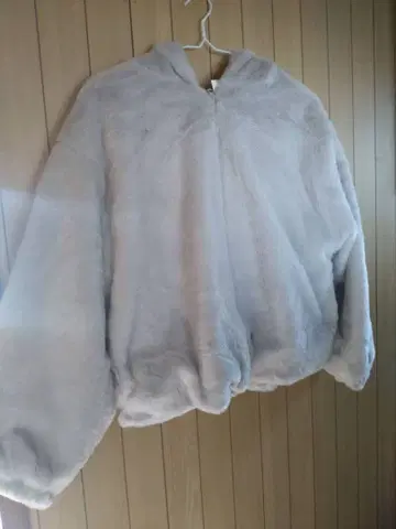 미사용 새상품 택 포함 후드 부착 그레이 플리스 자켓