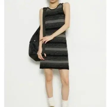 새상품급 LAGUAGEM 스트라이프 블랙 슬리브리스 니트 원피스 M