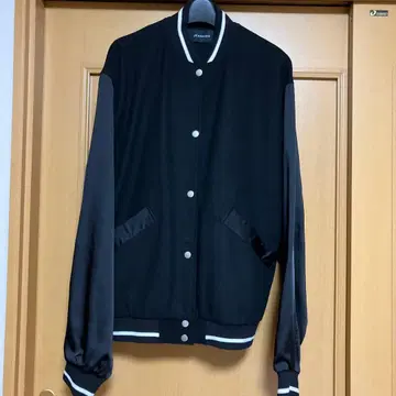 지나시스 새틴 절개 바시티 자켓 F