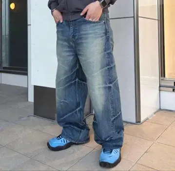 FUTURE ARCHIVE / THUNDER BAGGY FIT DINIM