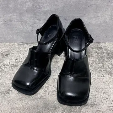 HAY 헤이 스퀘어 스트랩 와이드 힐 펌프스 샌들 통통 뮬