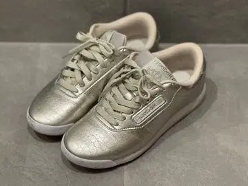 Reebok 골드 스니커즈