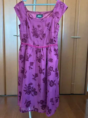 JILL 꽃무늬 슬리브리스 무릎 기장 원피스