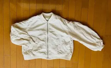 화이트 봄버 자켓 집업