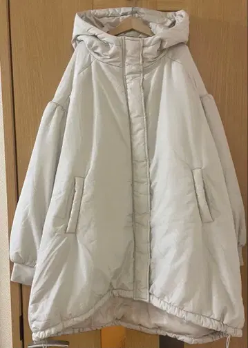 후드 부착 오버 사이즈 다운 자켓 F 사이즈 아이보리
