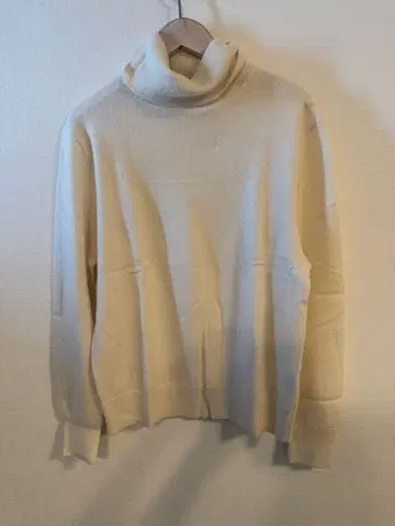 UNIQLO 아이보리 캐시미어 터틀넥