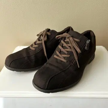 새상품급 요넥스 파워 쿠션 여성용 워킹화 24cm