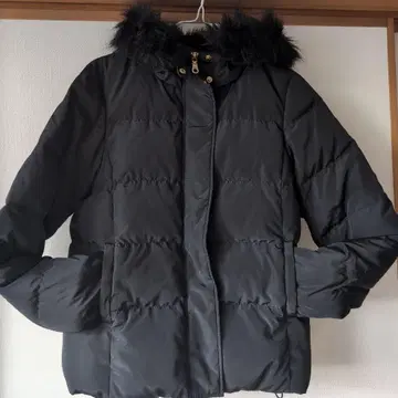 GU 후드 부착 블랙 다운 자켓