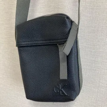 Calvin Klein 블랙 숄더백
