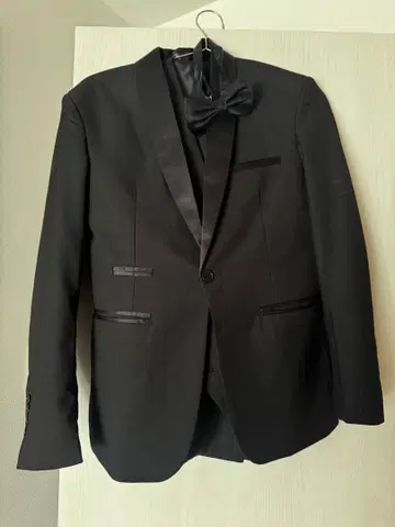 턱시도(블랙) 4세트 자켓+팬츠+베스트+나비 넥타이