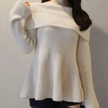 오프숄더풍 페플럼 니트탑 JUNOAH