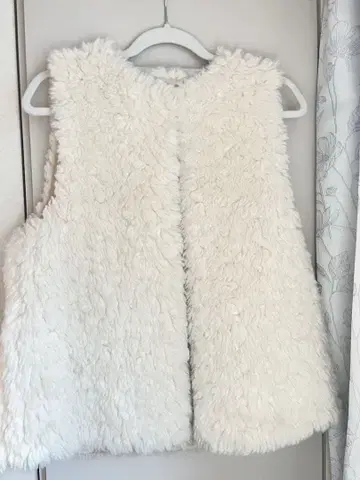 LILLIAN CARAT 인조 모피 베스트 화이트