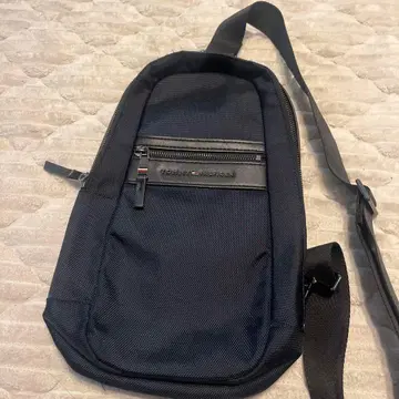 TOMMY HILFIGER 블랙 숄더백