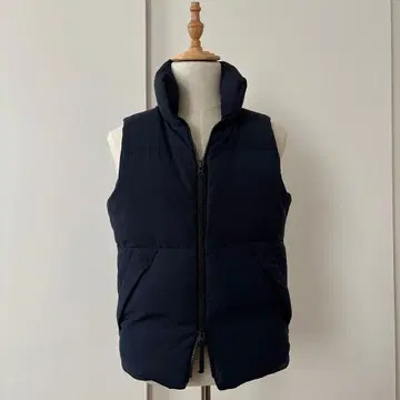 [ 새상품급 ] 다운 베스트 네이비 유니버설 랭귀지 M