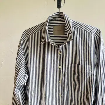 [지금만 가격] UNF/LO 스트라이프 패턴 반팔 셔츠