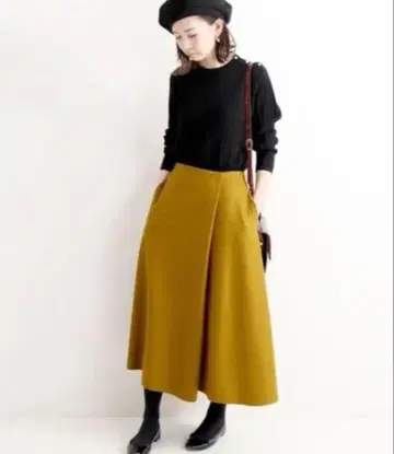 새상품급 IENA 압축 울 플레어 스커트 36 카키