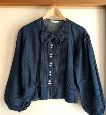 핑크하우스 데님 핀턱 블라우스