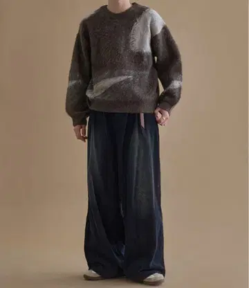 epnok 브라운 계열 추상 니트 스웨터