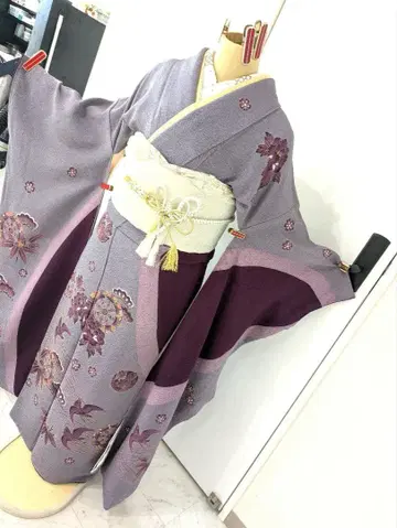 후리소데 보라색 꽃무늬 자수