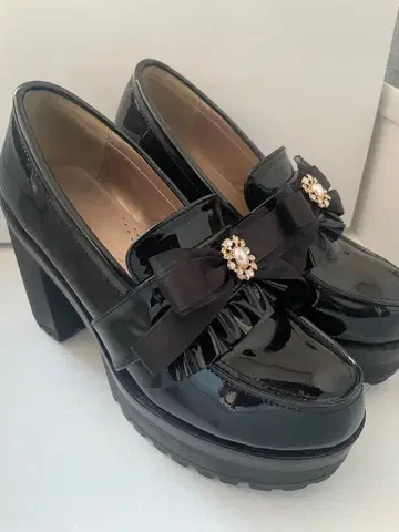 ROJITA 블랙 리본 로퍼