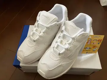 새상품 미사용 문스타 어드밴 131A 화이트 스니커즈 23.5