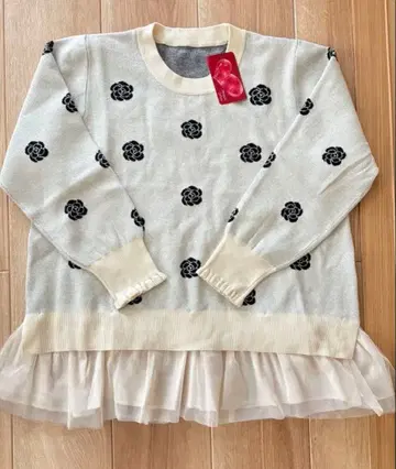 &LOVE 카멜리아 무늬 니트 풀오버 화이트 3L