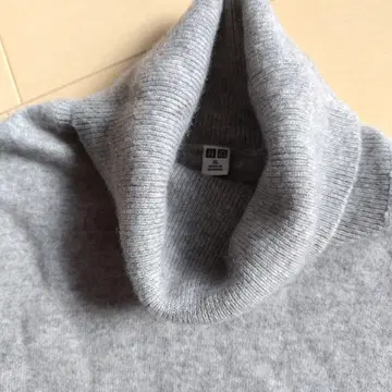 유니클로 라이트 그레이 터틀넥 캐시미어 100% 미사용 XL