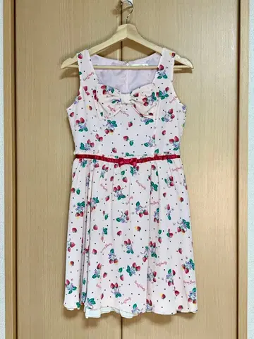 Ank Rouge 딸기 패턴 핑크 오버롤 스커트 원피스