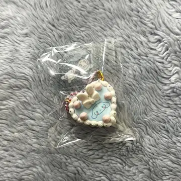 산리오 시나몬 메조 피아노 콜라보 시크릿 참 케이크