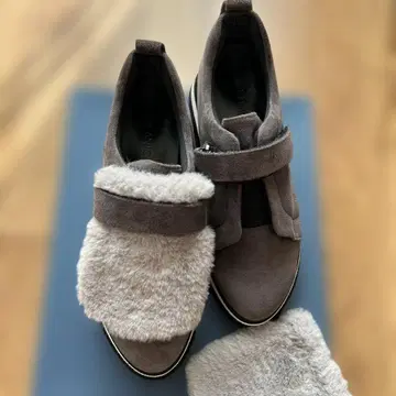 오세아니카 그레이 퍼 포함 스니커즈