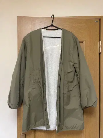 earth 리버서블 올리브 자켓 보아 소재