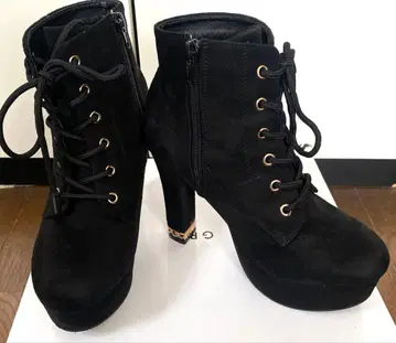 블랙 스웨이드 레이스업 부츠