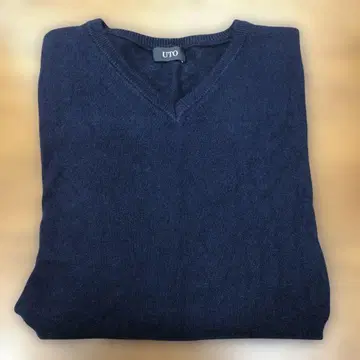 UTO 네이비 V넥 스웨터