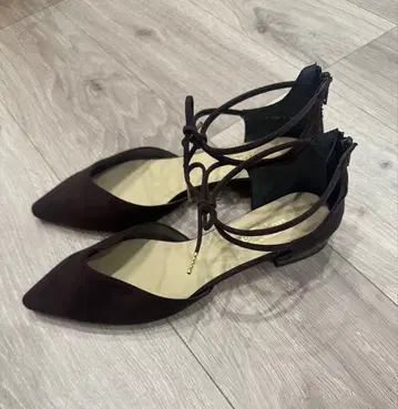 르 탈롱 다크 브라운 하이힐 펌프스