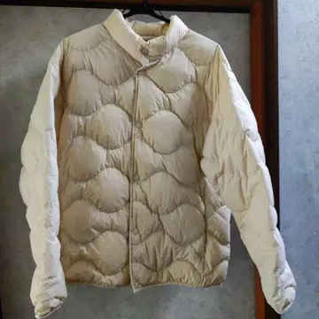 새상품급 유니클로 울트라 라이트 다운 웨이브 퀼트 자켓 (주머니 포함)