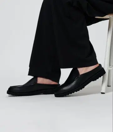 B&Y 뷰티&유스 애로우즈 모카신 로퍼 뮬 28cm