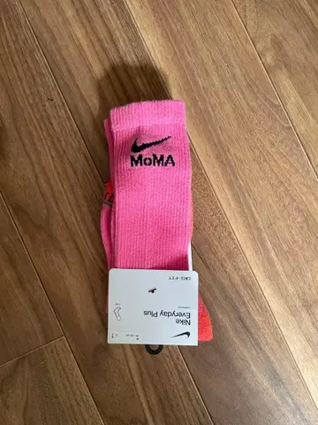 나이키 MOMA 콜라보 삭스
