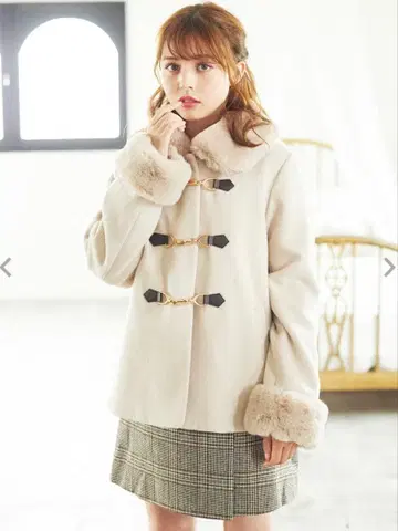 INGNI 비트 퍼 옷깃 숏코트