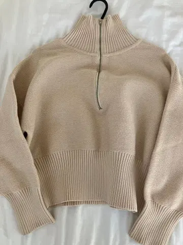 KBF 아이보리 니트 스웨터 지퍼 포함