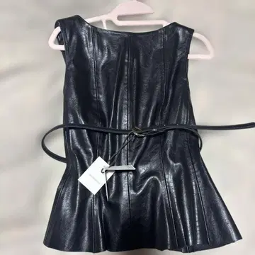 새상품 zara 에코 가죽 베스트 상의