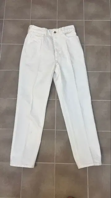 LOEFF 화이트 데님 팬츠