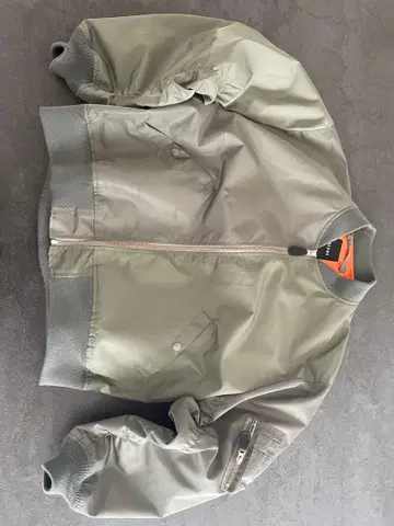 MA-1 스타일 플라이트 자켓 올리브 그린