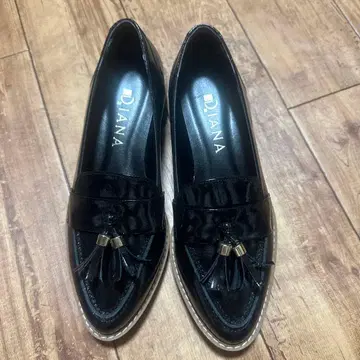 다이애나 블랙 태슬 로퍼