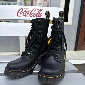 Dr. Martin 통굽 부츠